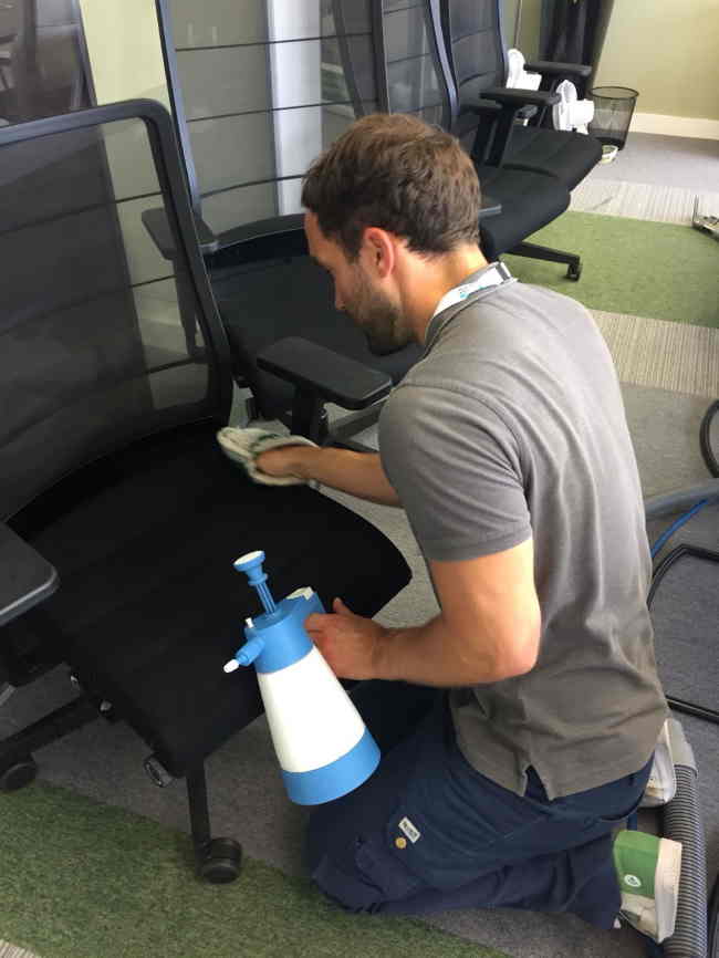 Higienização Cadeiras Escritório SP – Limpeza Profissional  Acabamento Impecável