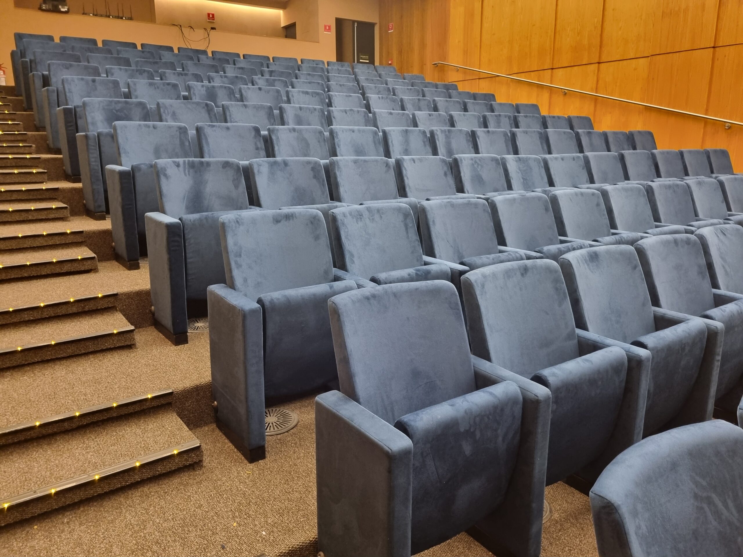 Manutenção de Braços de Poltronas de Auditório em São Caetano do Sul  Recuperação Profissional